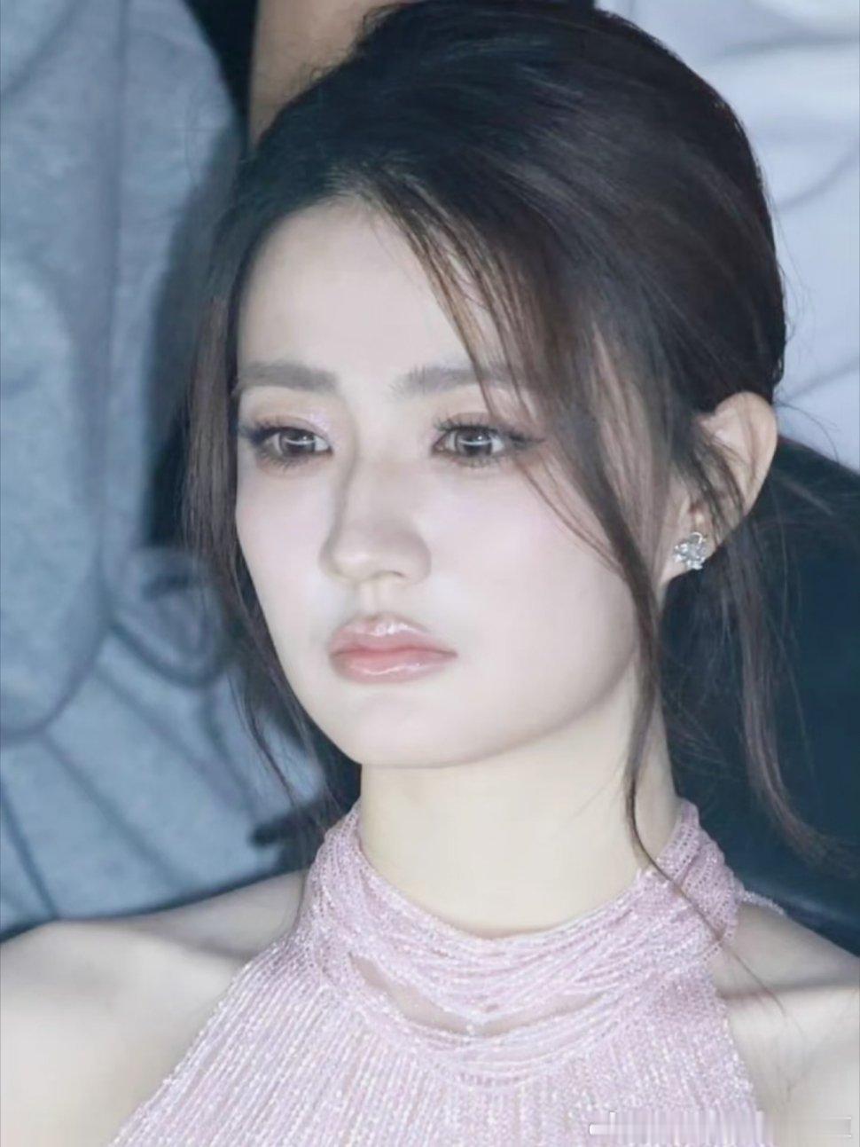 徐璐，内娱被低估的清纯脸，长得也很有辨识度，为什么一直不温不火呢？ 