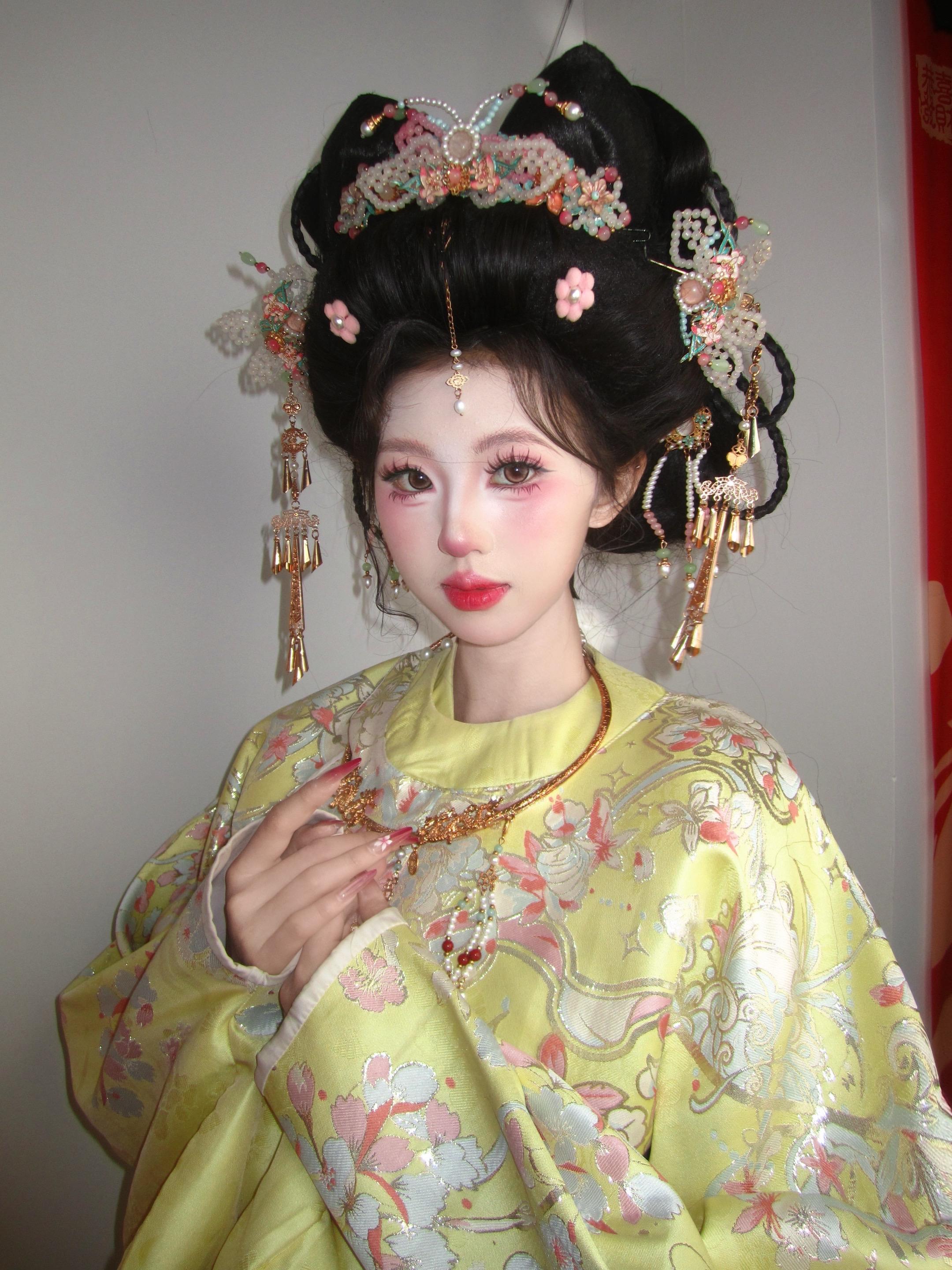 黄色明制贵女  真的很可爱啦！！