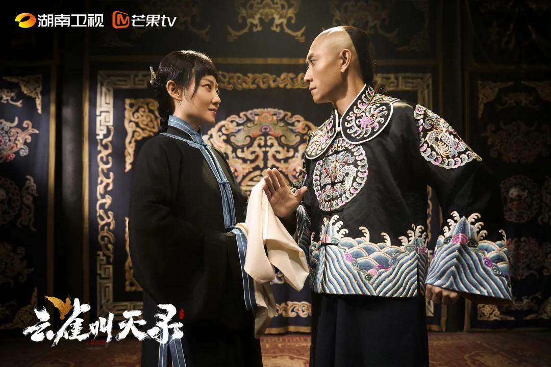 收手吧张一山！新剧《云雀叫天录》搭档谭卓演夫妻，两人实际相差9岁。
谭卓气质成熟