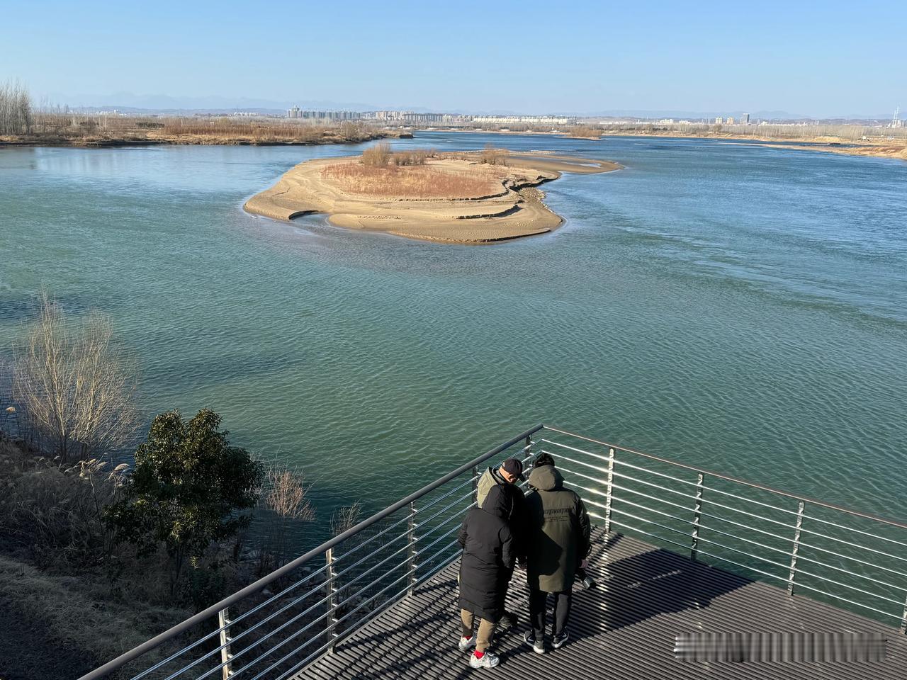 打卡黄河湿地孟津沿黄景观大道。不是昆明去不起，而是在孟津黄河湿地观鸟性价比更高。