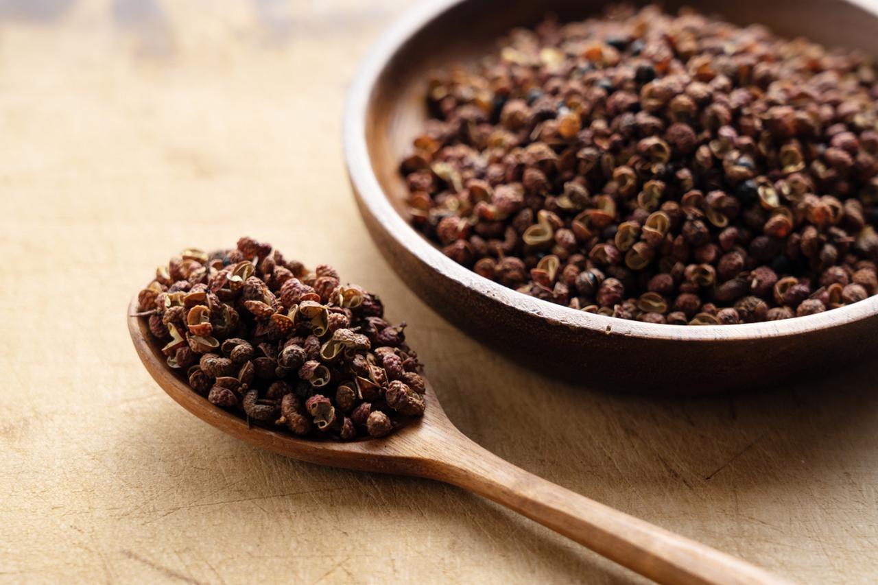 为何同样是 45 岁，有人精力充沛如壮年，有人却频繁腰酸乏力？这个困扰许多中年人