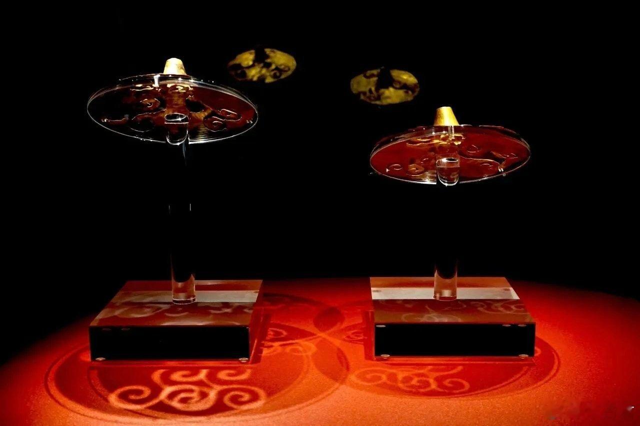 文物科普古蜀文明 这件金沙遗址出土的喇叭形金器，器形独特、纤薄精美，直径近10厘
