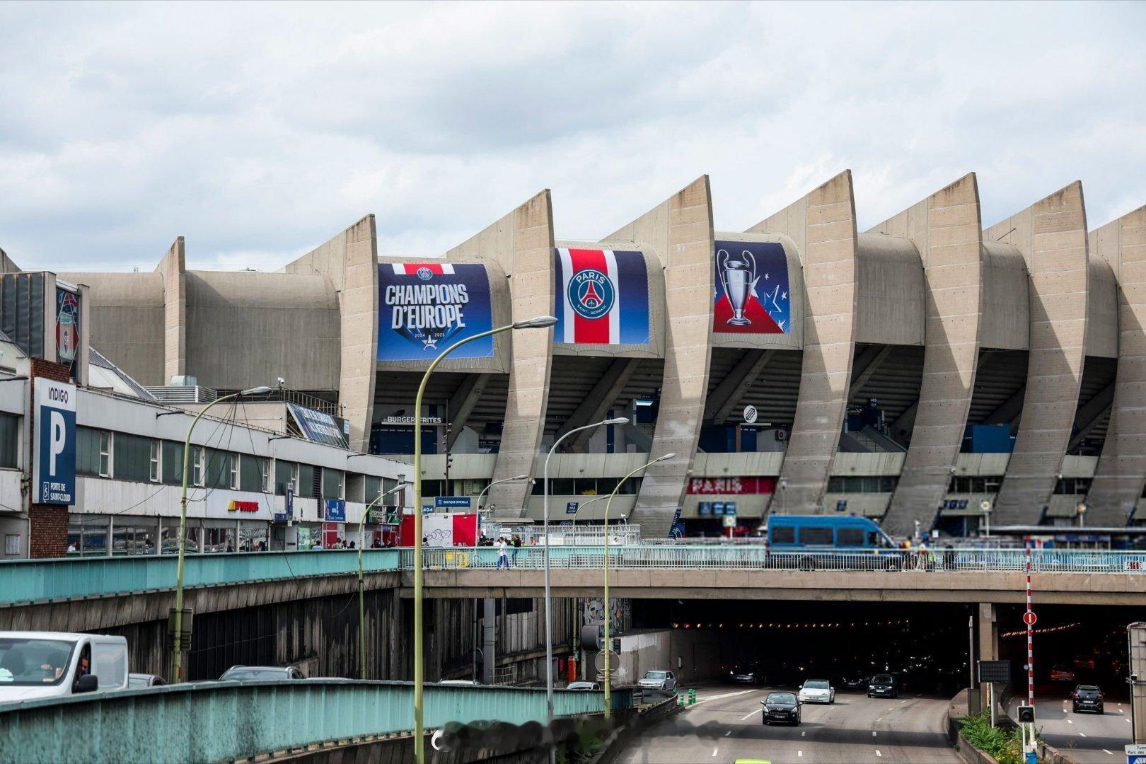 法国—乌克兰比赛今晚在巴黎王子公园球场举行，安保措施达“超大规模”级别 约500
