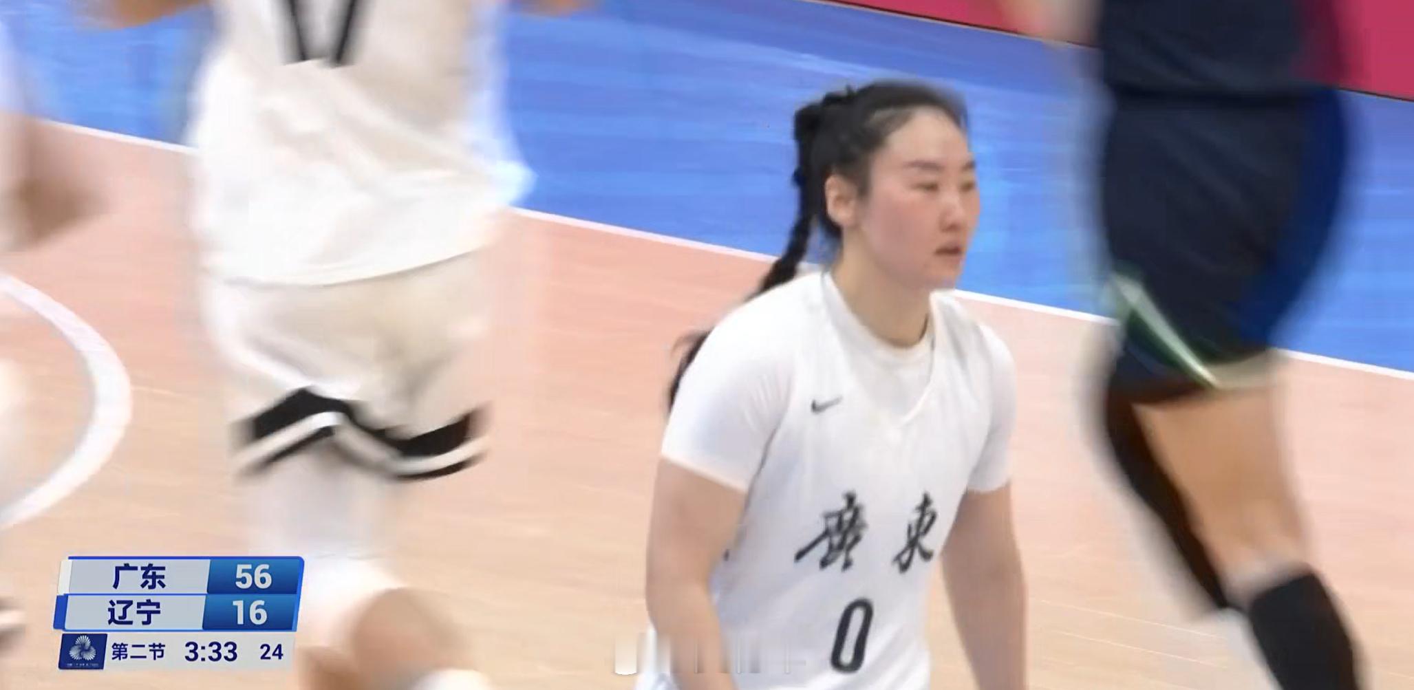 武桐桐三分球再进，广东全运女篮已经领先40分，把辽宁全运女篮打爆了...