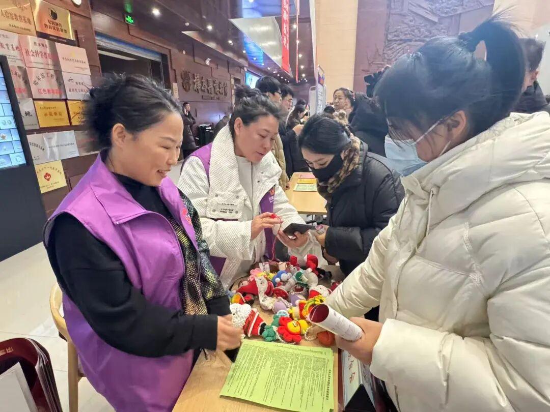 桦南县妇联招聘会上亮实招：手工编织搭创业桥 普法宣传护巾帼权

在桦南县“情暖农