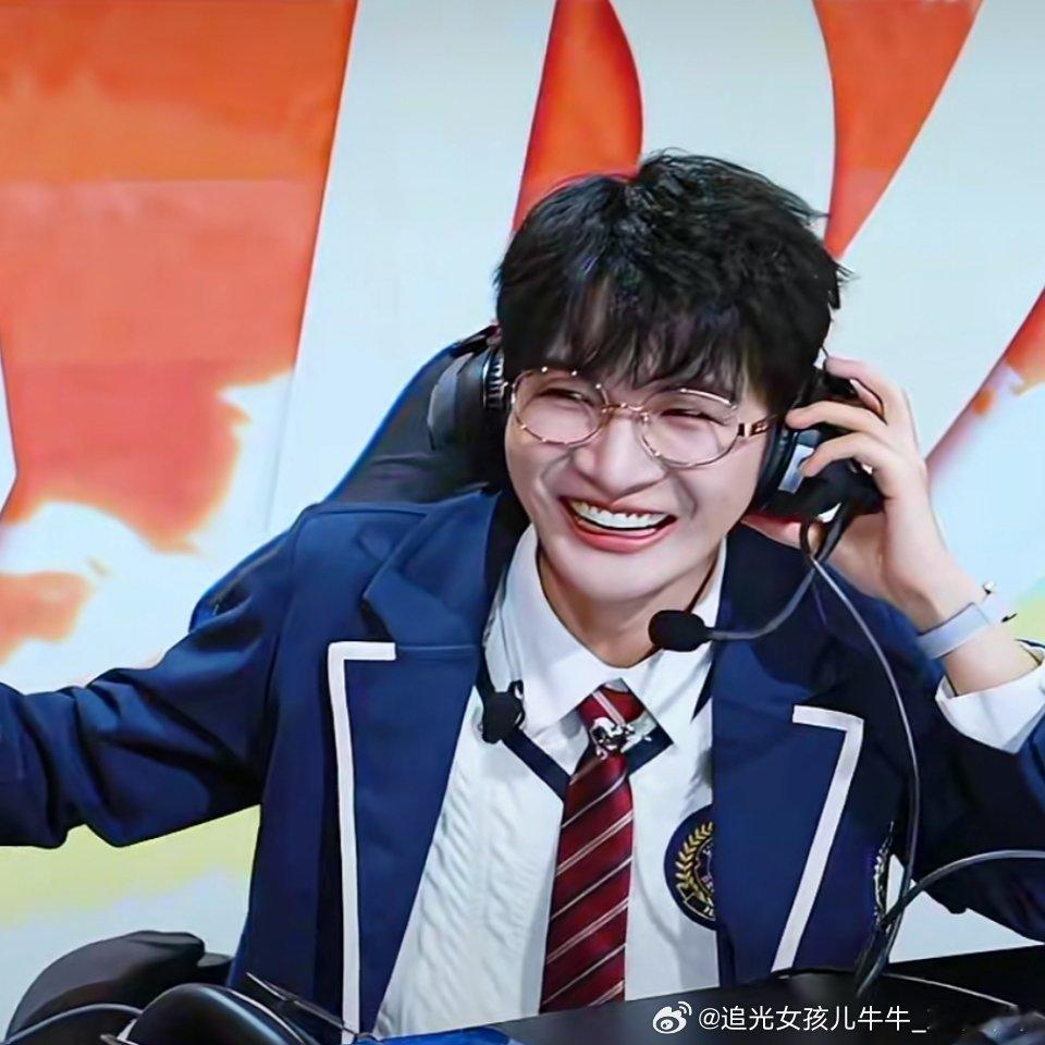 周深周深教一诺唱歌王者荣耀马年全明星表演赛 学长太甜啦 