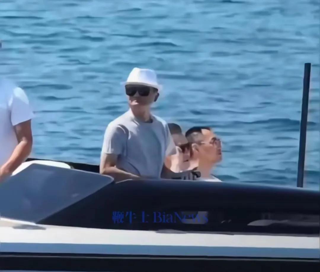 你们见过马云的儿子和太太吗？
杰克马又穿的清清爽爽海上旅游去了。
话说这几年在国