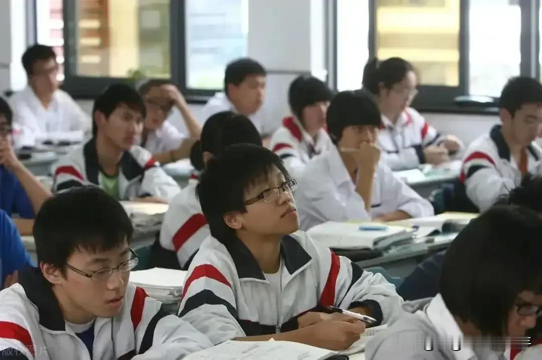 有没有发现，真正的学霸不是不认真学习，而是享受学习乐趣!
学霸相比普通学生，有着