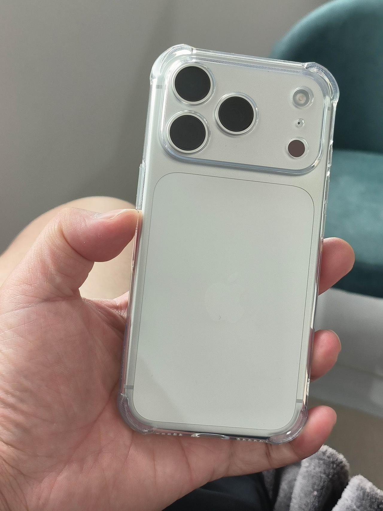 17 Pro系列降价1000块钱，助力iPhone 17系列国内激活量突破300
