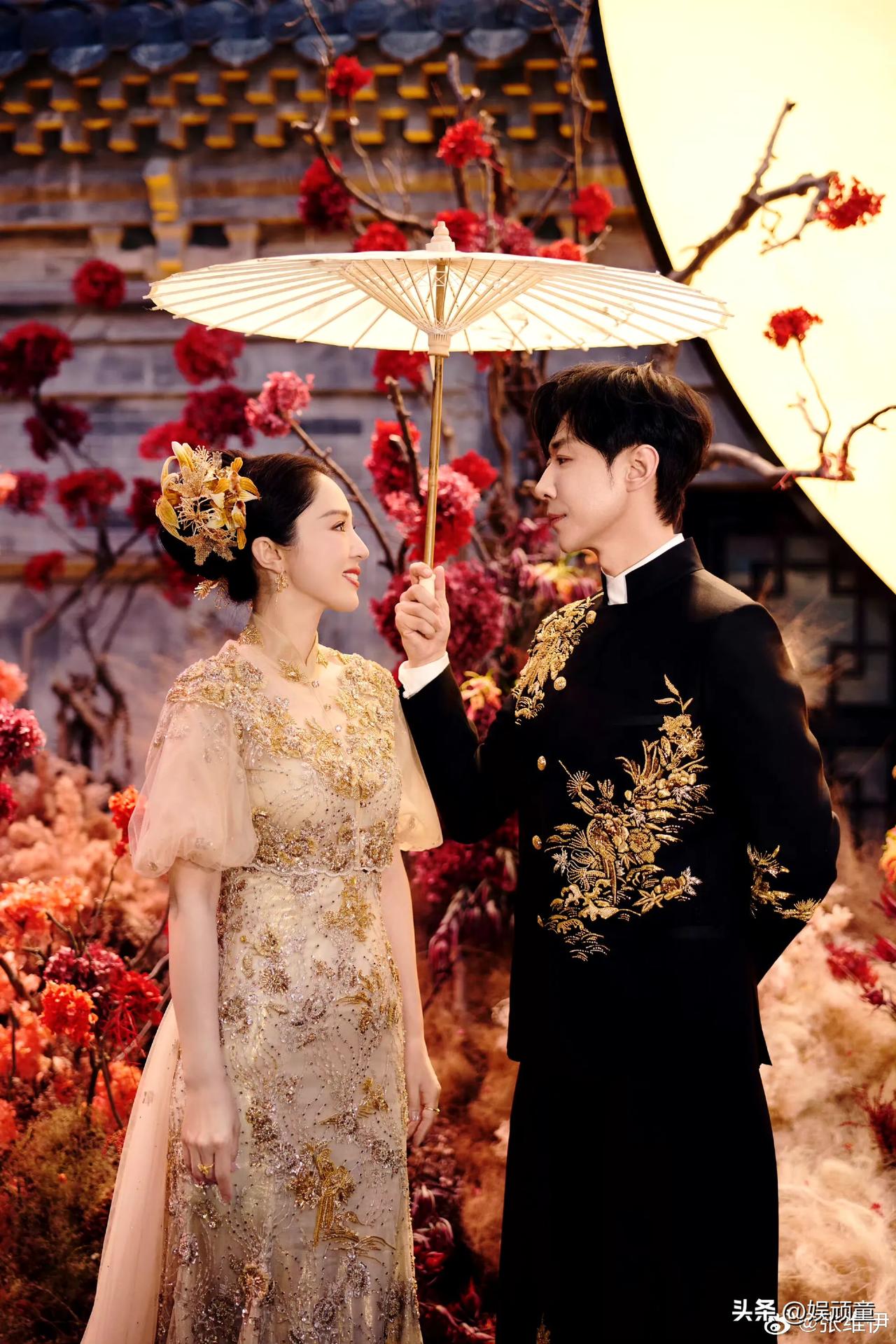 今天同事说，羡慕董璇！
我问她，为什么？以前你不是还觉得她可怜呢！
同事是董璇的