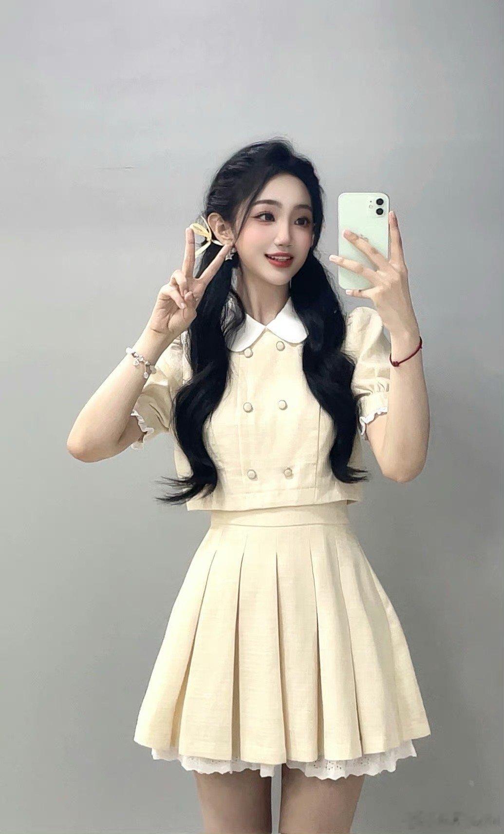 军师！军师！这样的女大怎么追到？[舔屏][舔屏]还是大学生好啊！互动女主持人十月