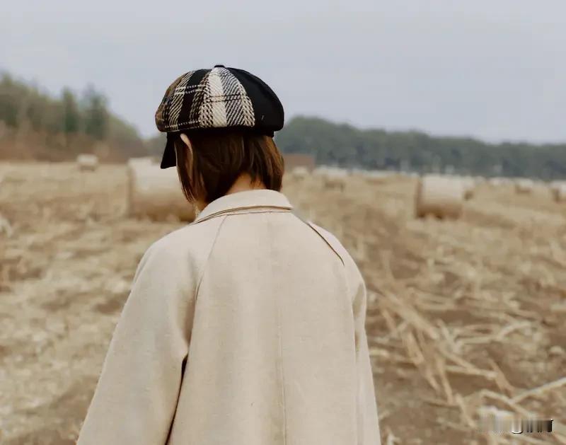 人的一生，谁最可靠？答案是自己。
儿女再孝顺，也有他们的生活要过，不可能时刻陪伴