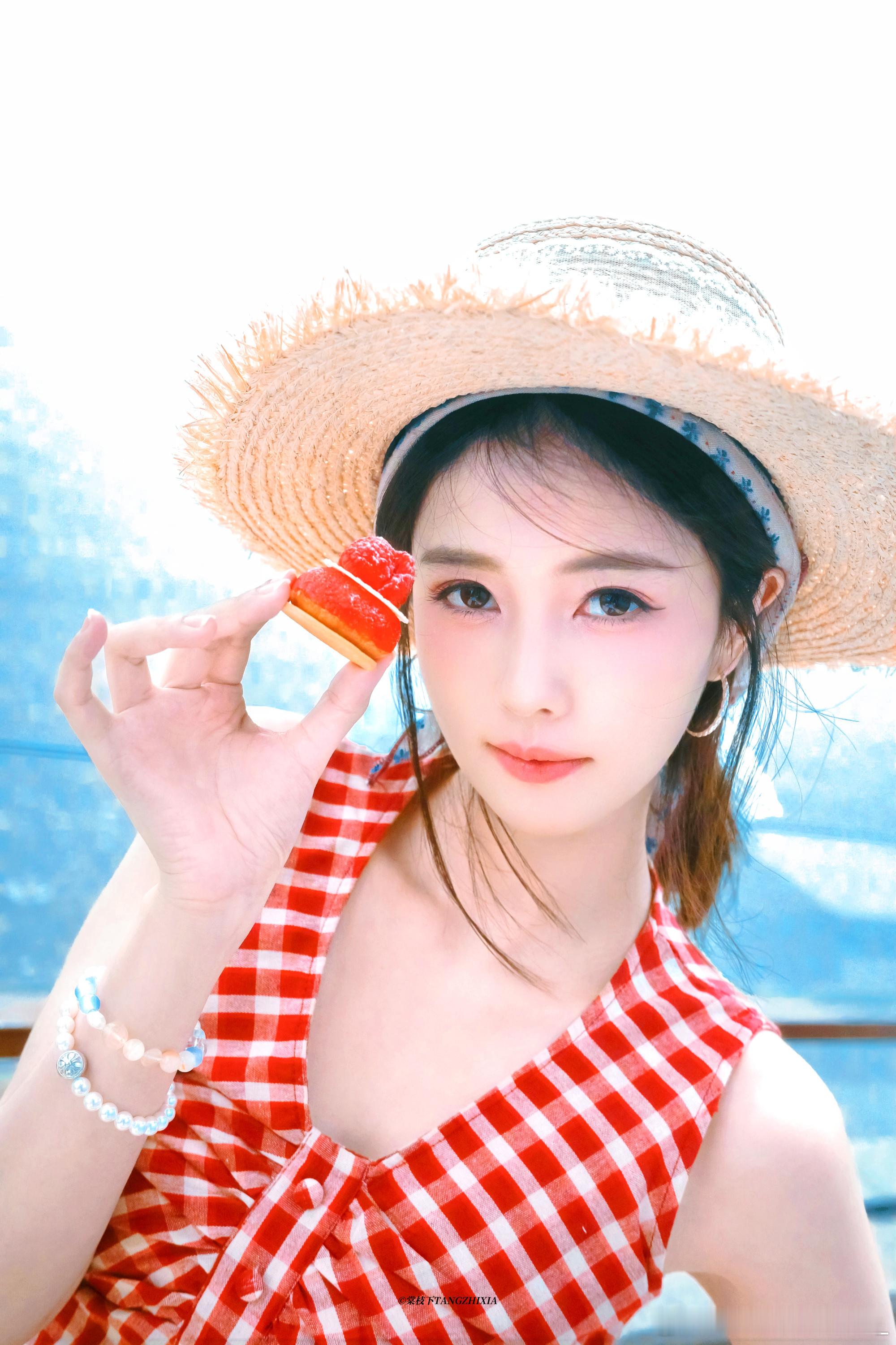 一眼看出白鹿自己化的妆谢谢对白鹿化妆技术的肯定