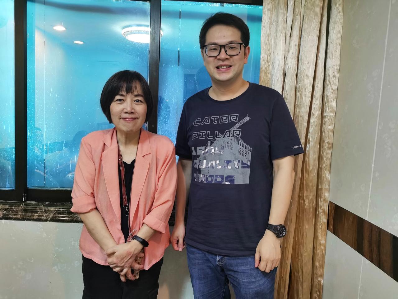 昨天黄智贤老师来到了暨南大学，有幸主持了她的讲座，也目睹了她的风采。她的讲座妙语