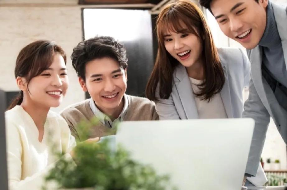 #秋日生活打卡季#电气专业毕业生的薪资待遇会因多种因素而有所不同，以下是大致的情