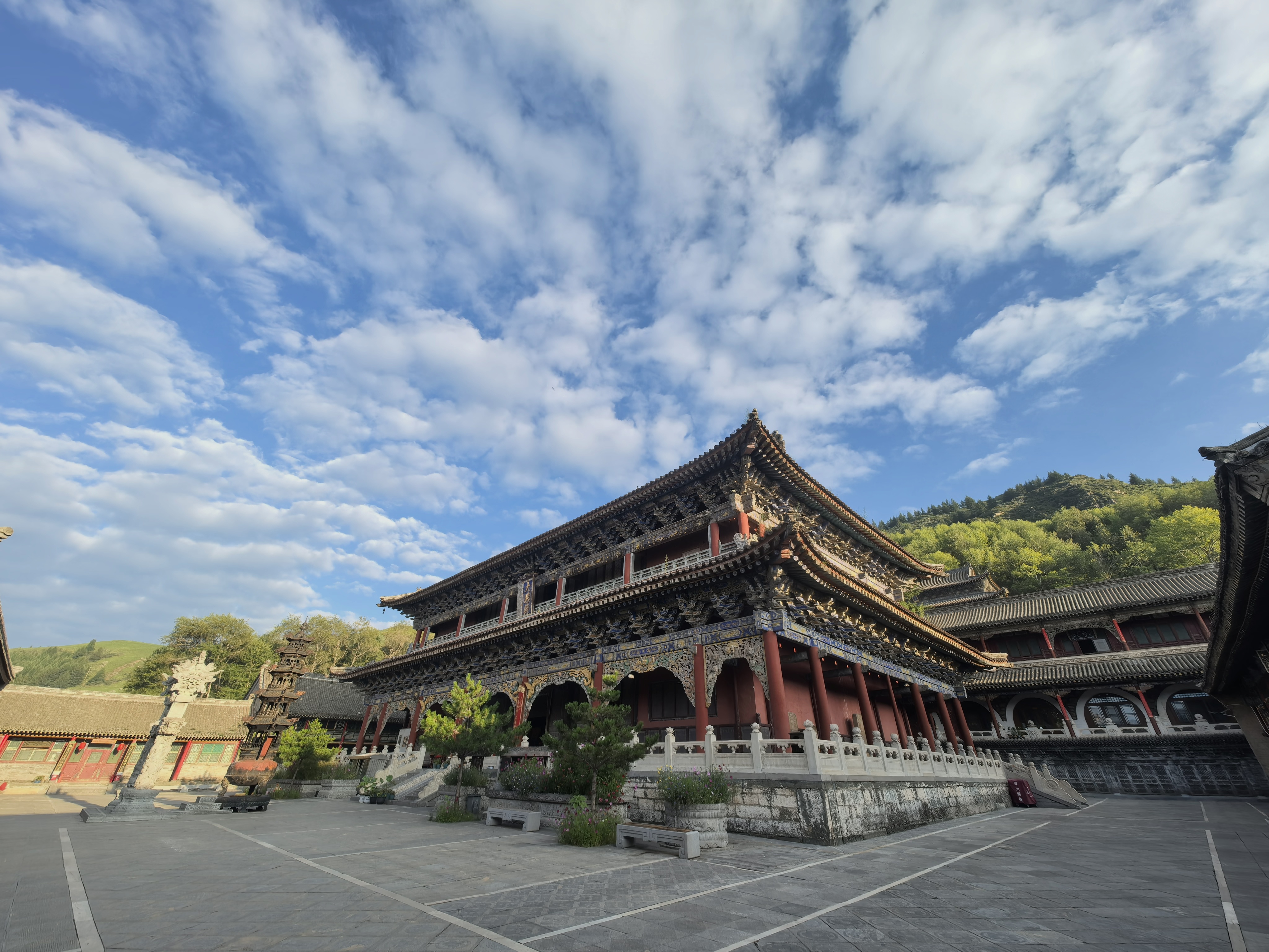 今日一日，若有余暇，当读诵大乘经典，或持佛号，或修止观，不令空过。若因家务繁忙，