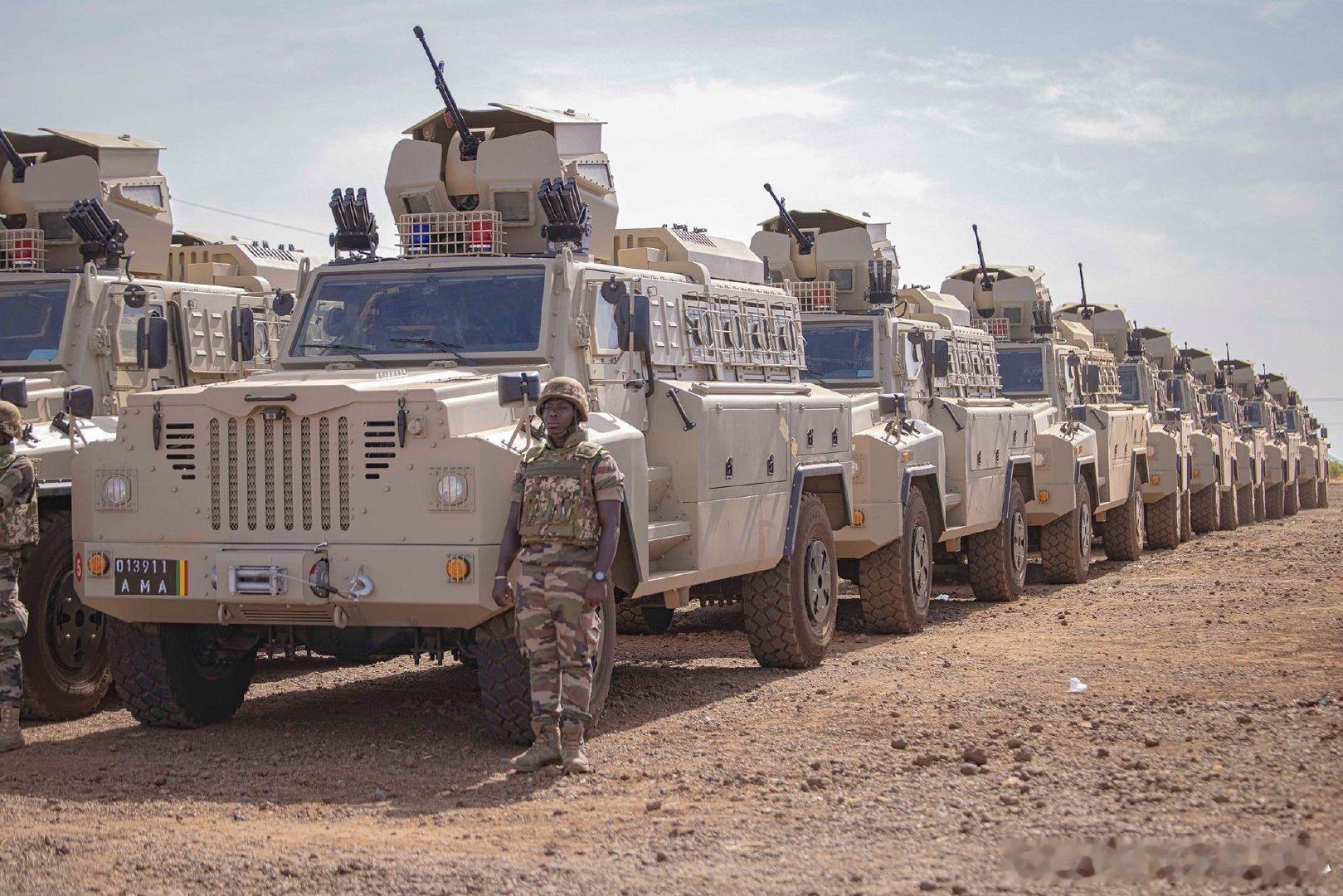 马里接收新一批 MRAP 和 ATV。 飞扬军事[超话]   