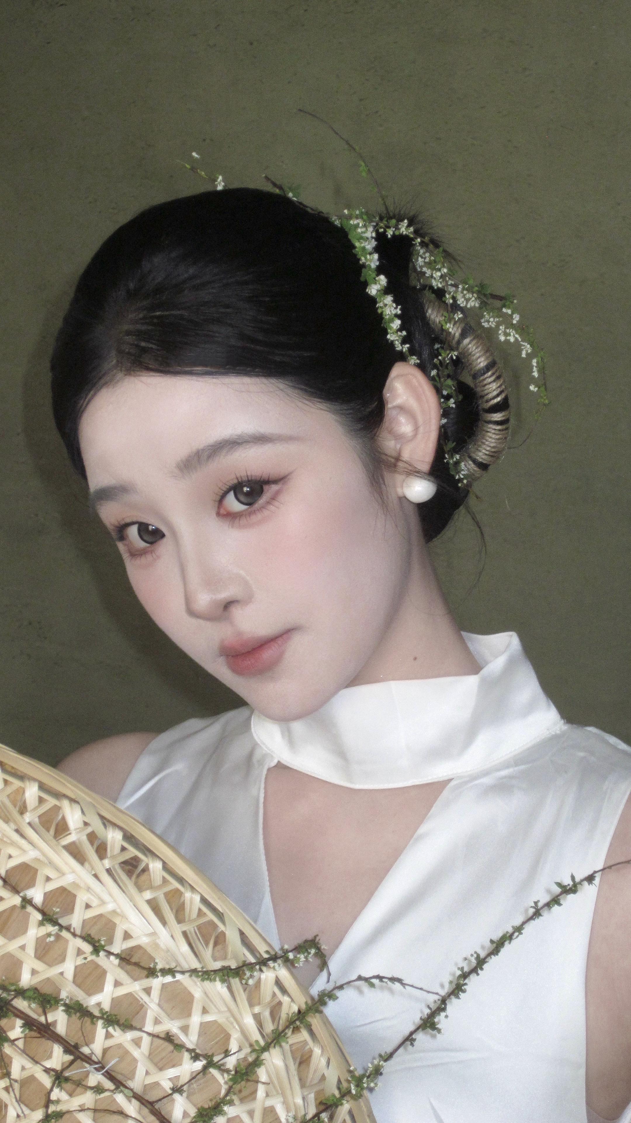 雪柳与青丝赋予新中式的禅意。