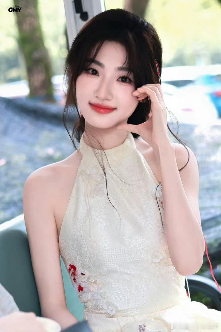 杨雨潼40小时打工vlogvlog近距离窥见演员的现实日常，杨雨潼40小时连轴打