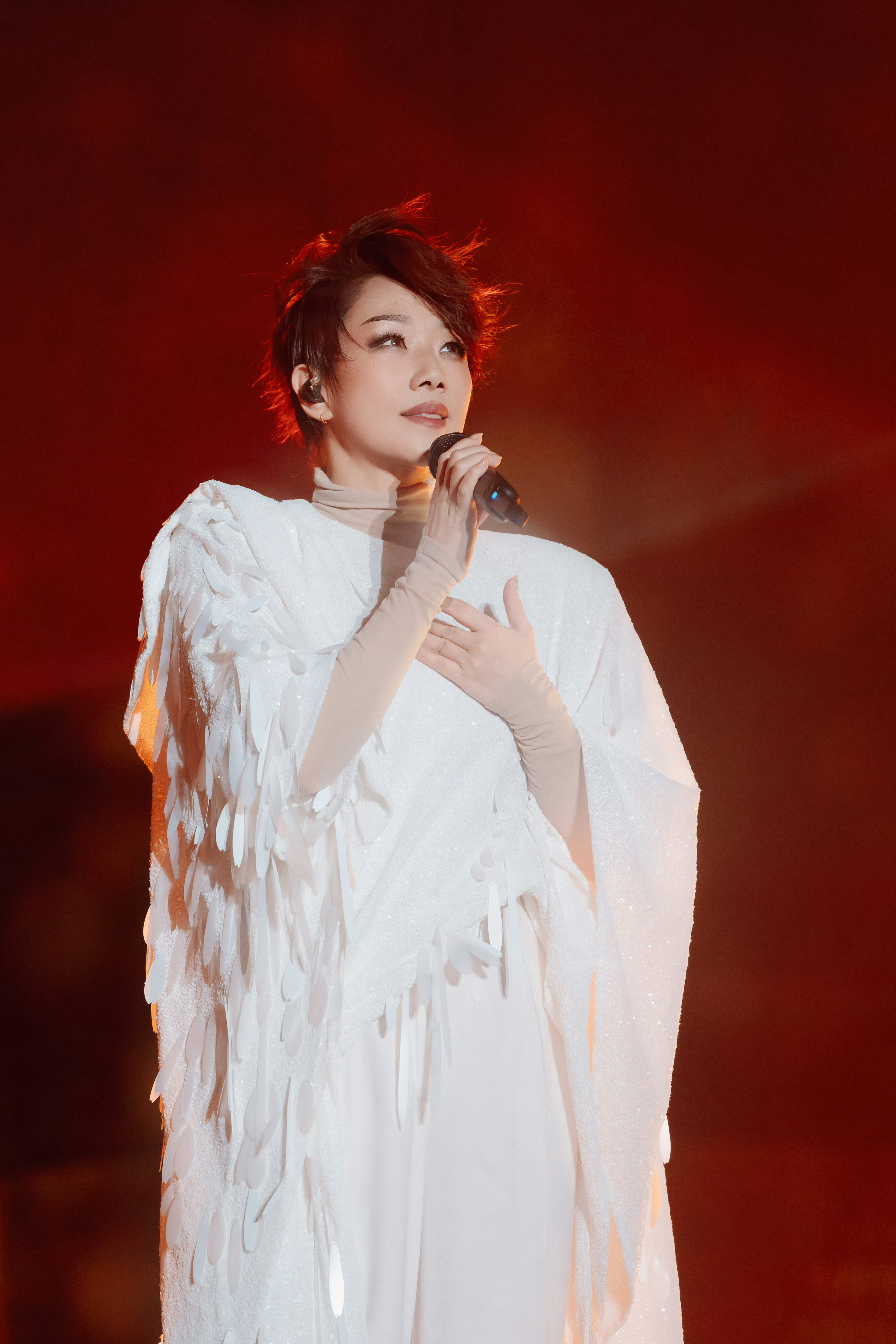林忆莲巡演首站上海 林忆莲时隔一年再度回到这座“第二故乡”，用升级版舞台和全新歌