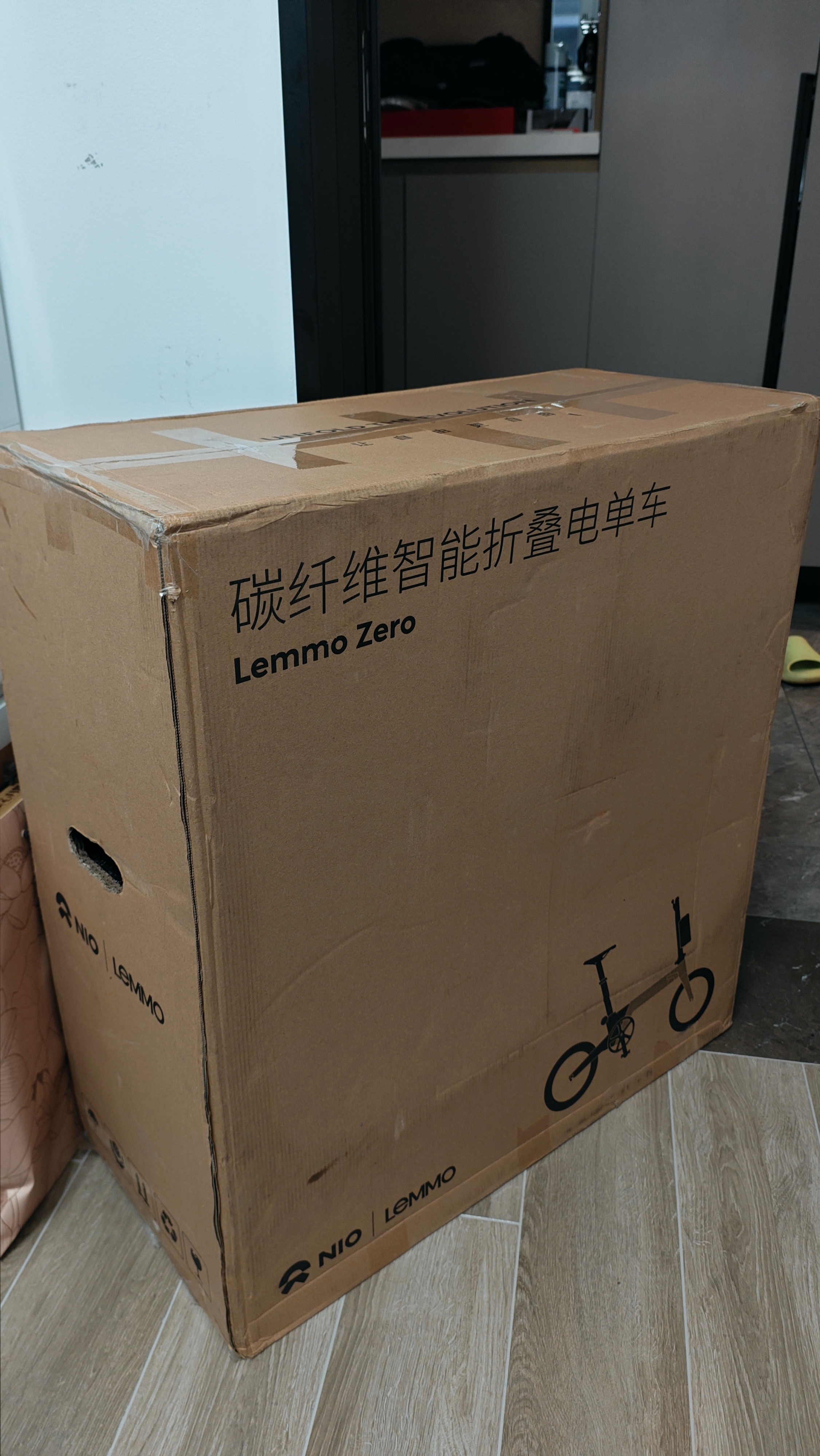刚把昨天收到的LEMMO ZERO拼好，非常简单，它开启我的减肥之旅，是的我要减