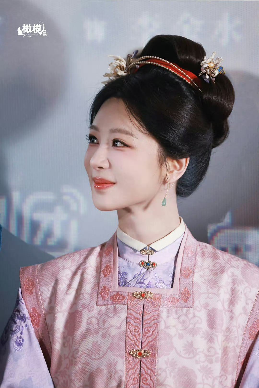 杨紫今天穿了李祯的衣服  杨紫穿着《家业》中李祯的戏服亮相，明制汉服的雅致与她的