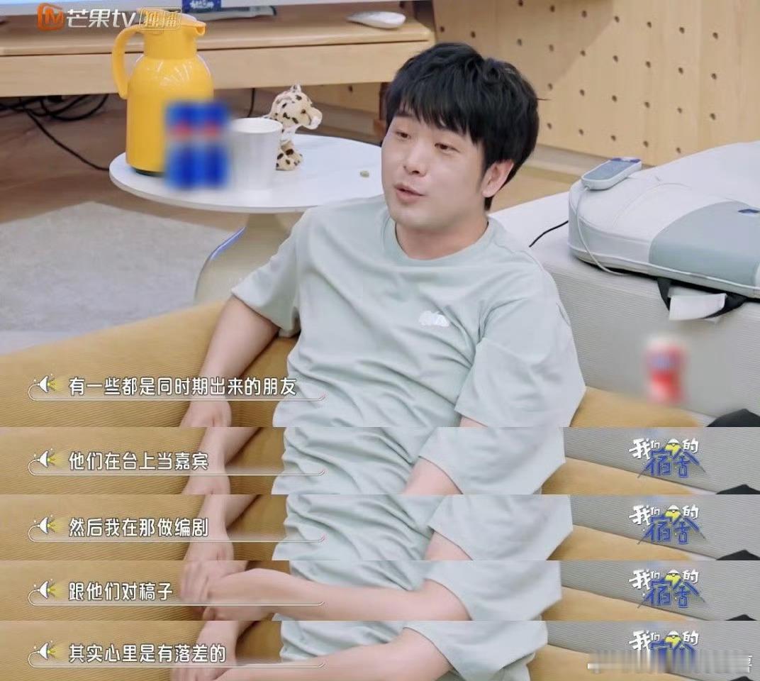 何炅内娱白月光呜呜呜换做是我我也会爱何老师一辈子的 真的很爱何老师永远这么细心贴