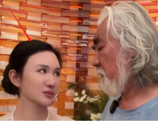 杜星霖嫌弃张纪中：一身臭汗，约会直抱怨，身体不如小伙，玩不动

 
几天前，张纪
