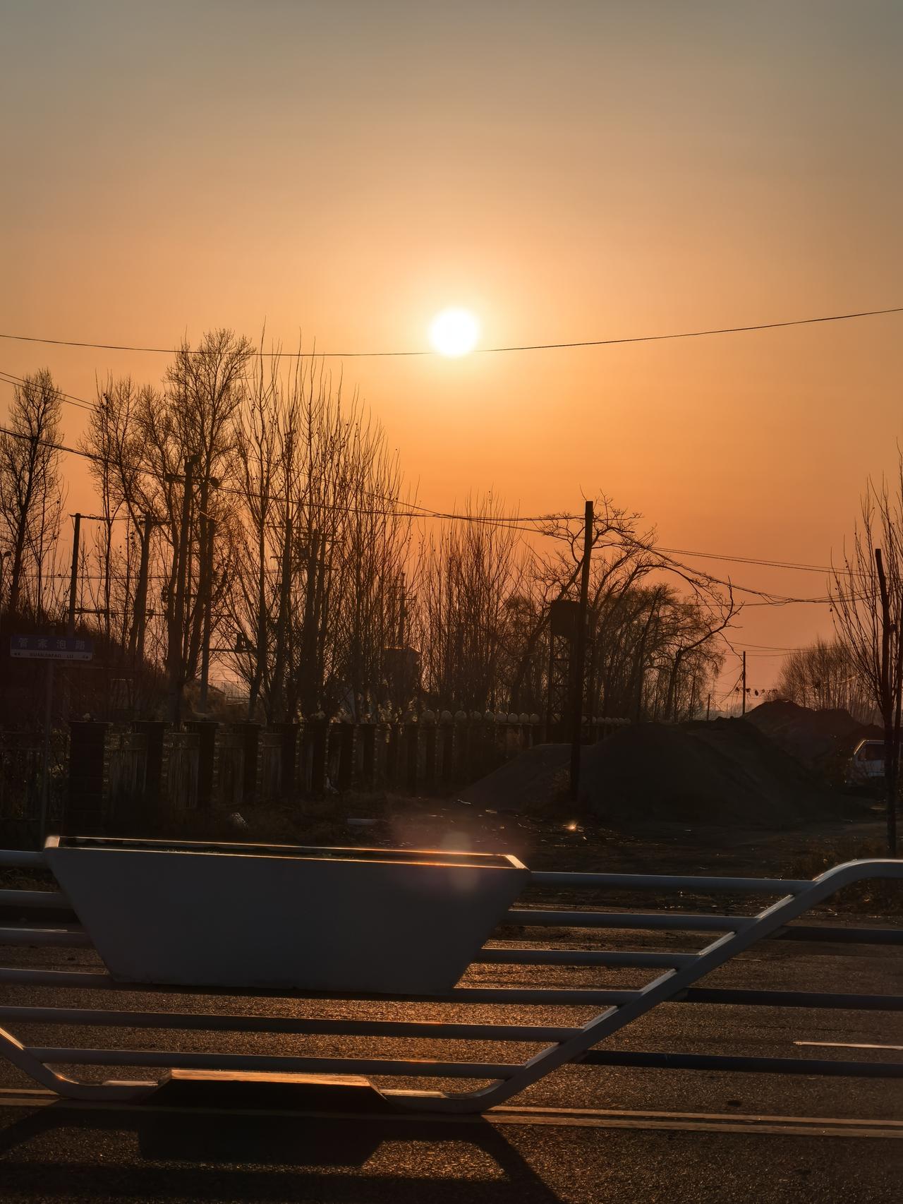 最美是夕阳红，温馨又从容。
今天是立冬了。

东北的习俗立冬和冬至都要吃饺子。