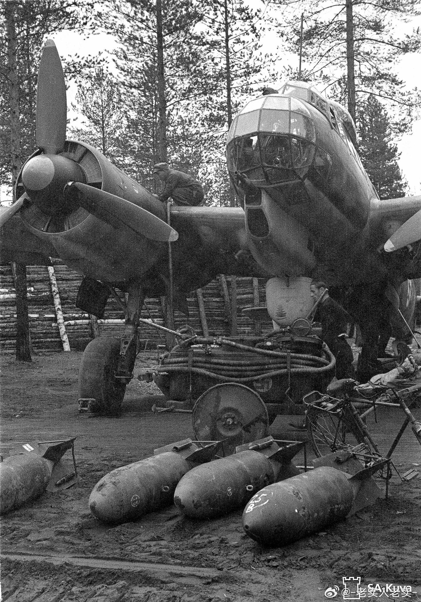 挂载250千克炸弹的芬兰空军的JU88A4，摄于1944年4月。芬兰军队规模较小