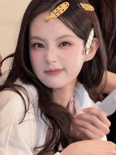 李一桐新剧醉酒幻视千颂伊美人余好漂亮的李一桐，醉酒也幻视千颂伊[哇]好可爱🥰 