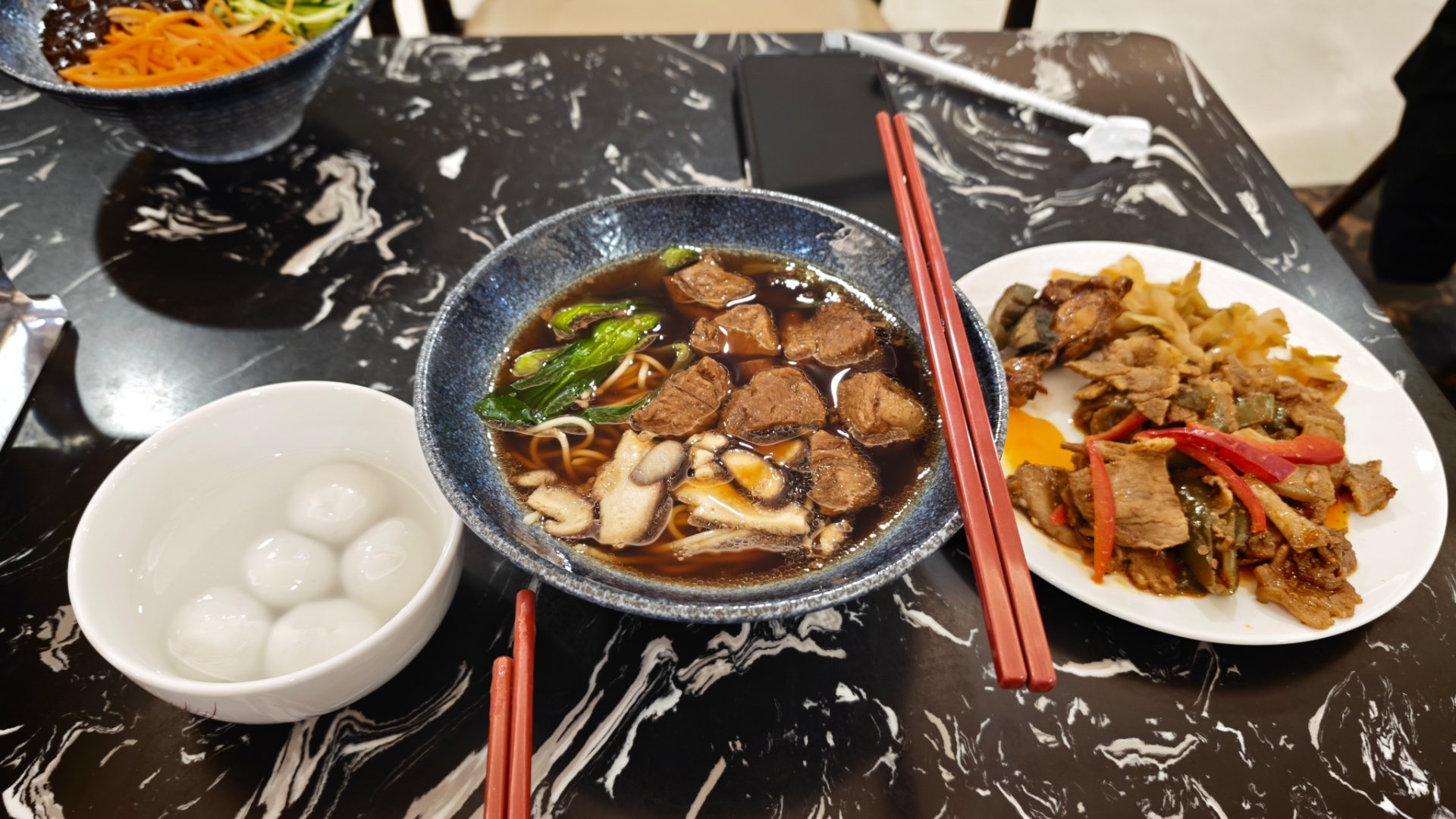 今天元宵节 ，大家吃汤圆了吗 北京·北京首都国际机场