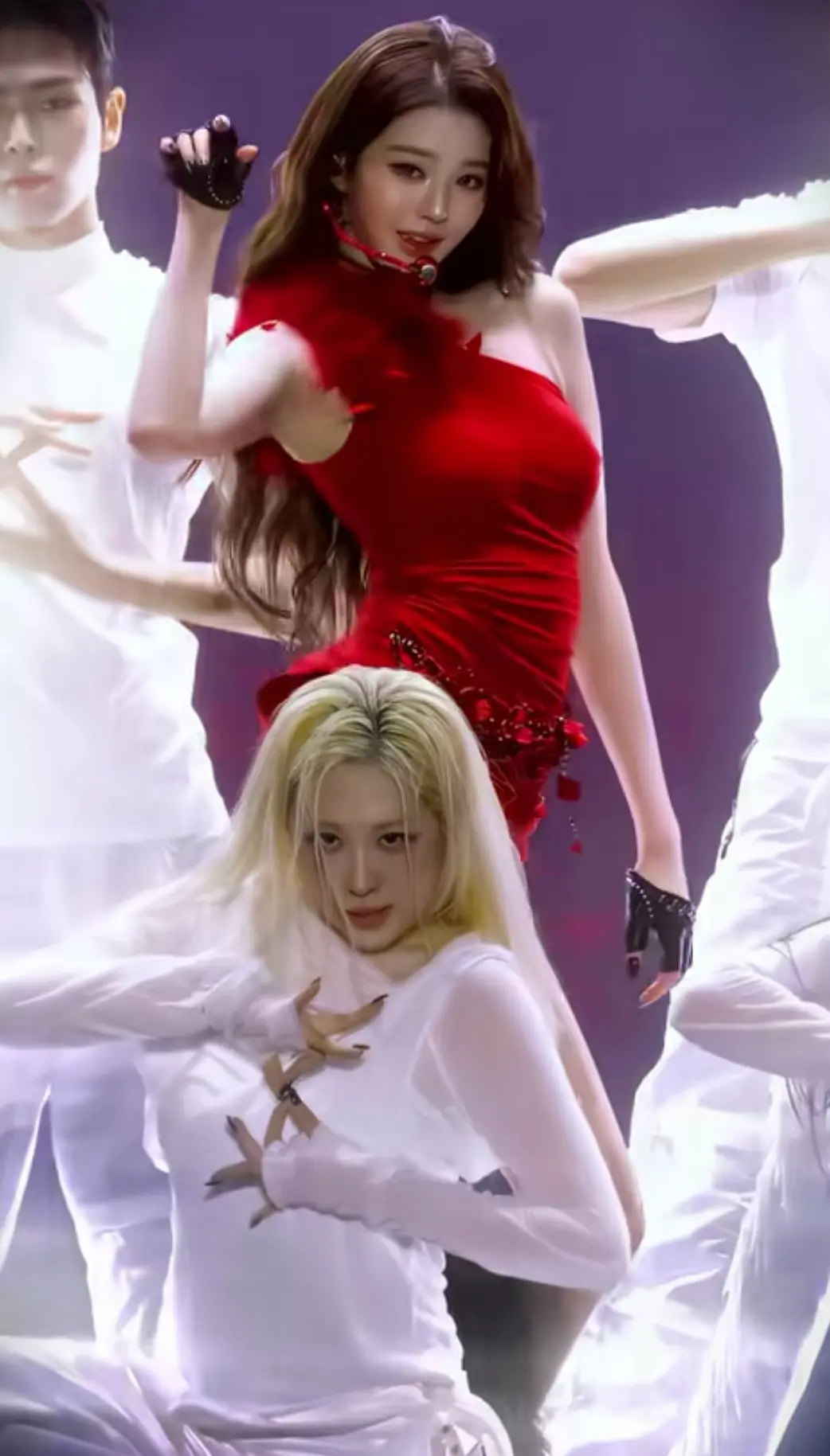 朴彩英都来给 Jennie 伴舞了 好姐妹火了也不耍大牌 ​​​