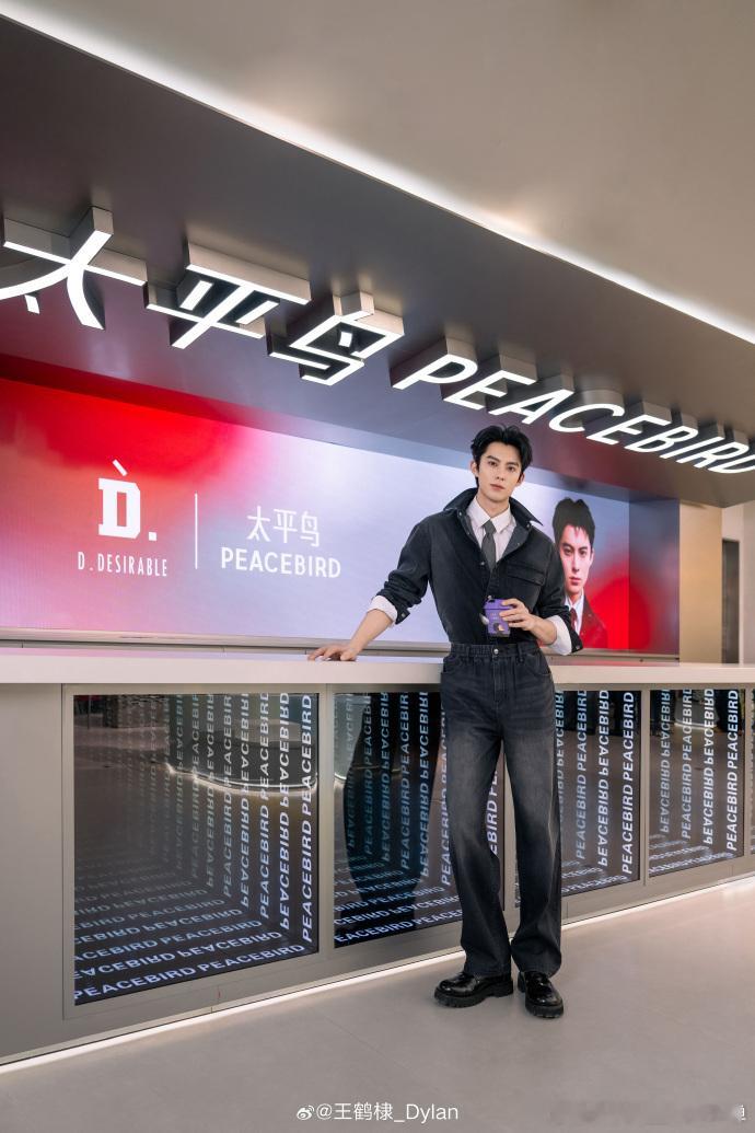 王鹤棣与品质共话  王鹤棣携手探索新地标 王鹤棣与品质共话，携手探索新地标，是他