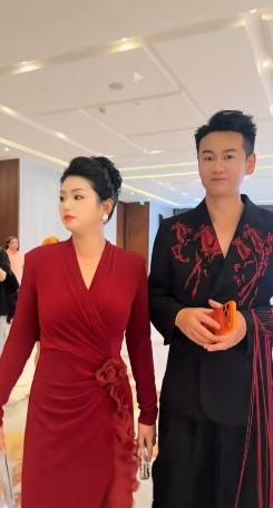 罗姣与徐子崴带着微辣团队的伙伴以及部分粉丝，专程前往重庆奉节，参与放下姐于9月1