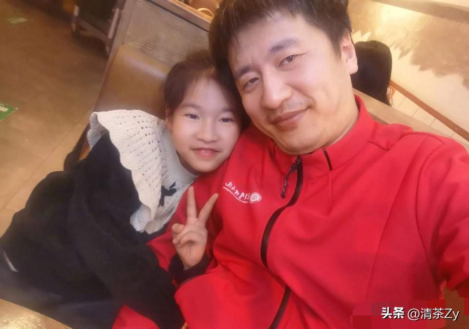 张雪峰的离去最伤心难过的应该就是他的女儿张姩函了！

张雪峰除了工作外，其余的时