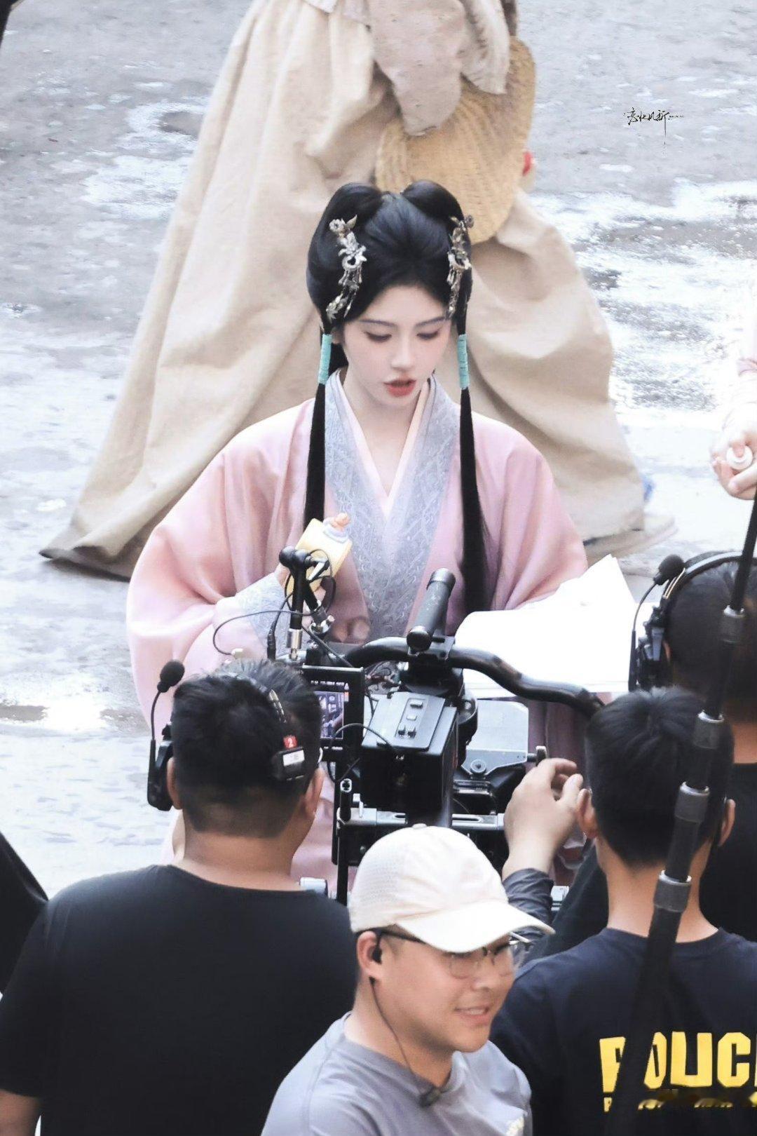 鞠婧祎  jjy鞠婧祎jjy 鞠婧祎姜黎非“被诋毁过的玫瑰，却依然向往着世间” 