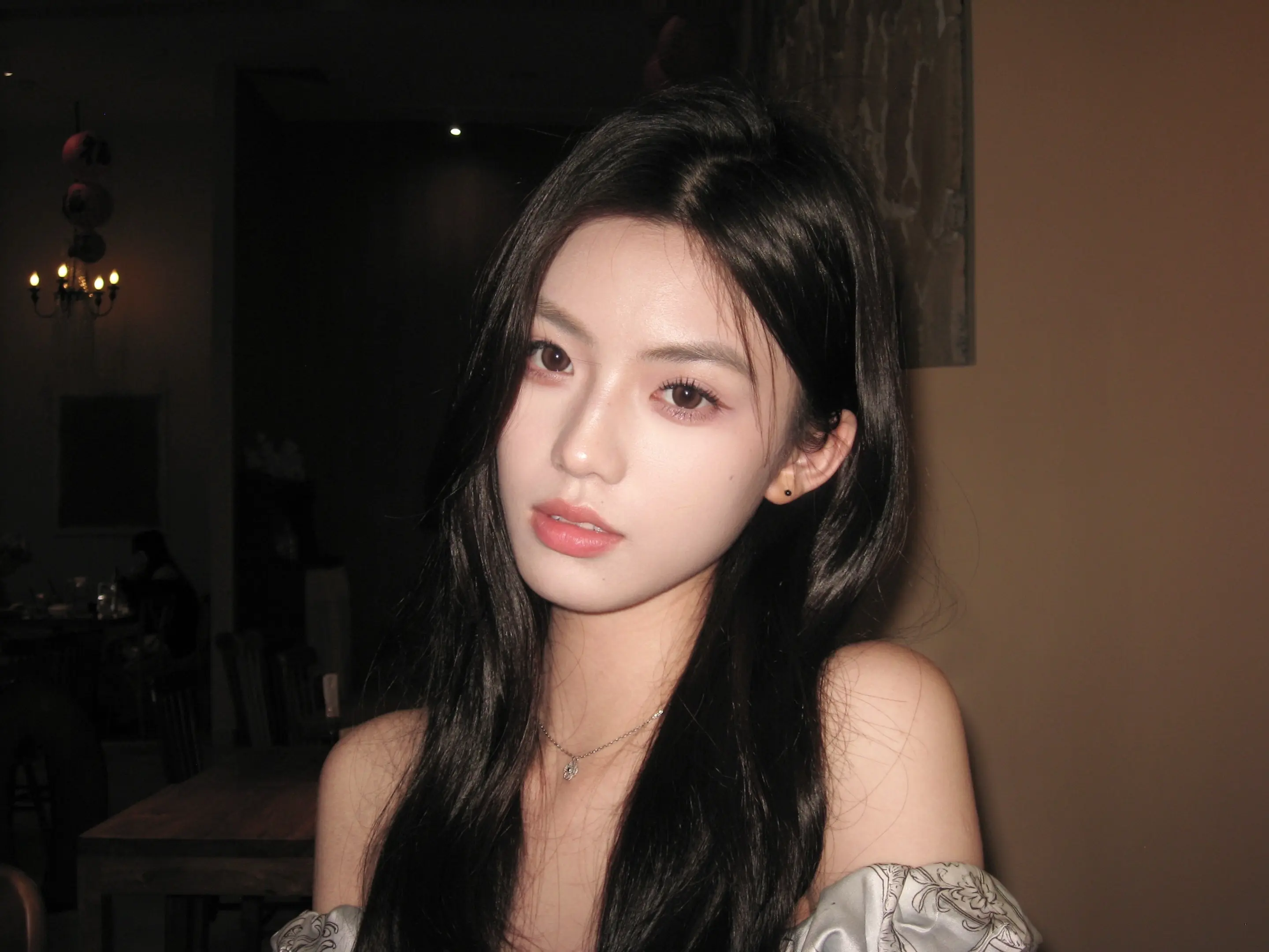 仿佛你只需静静看我一眼 就能够解读我爱你这弱点