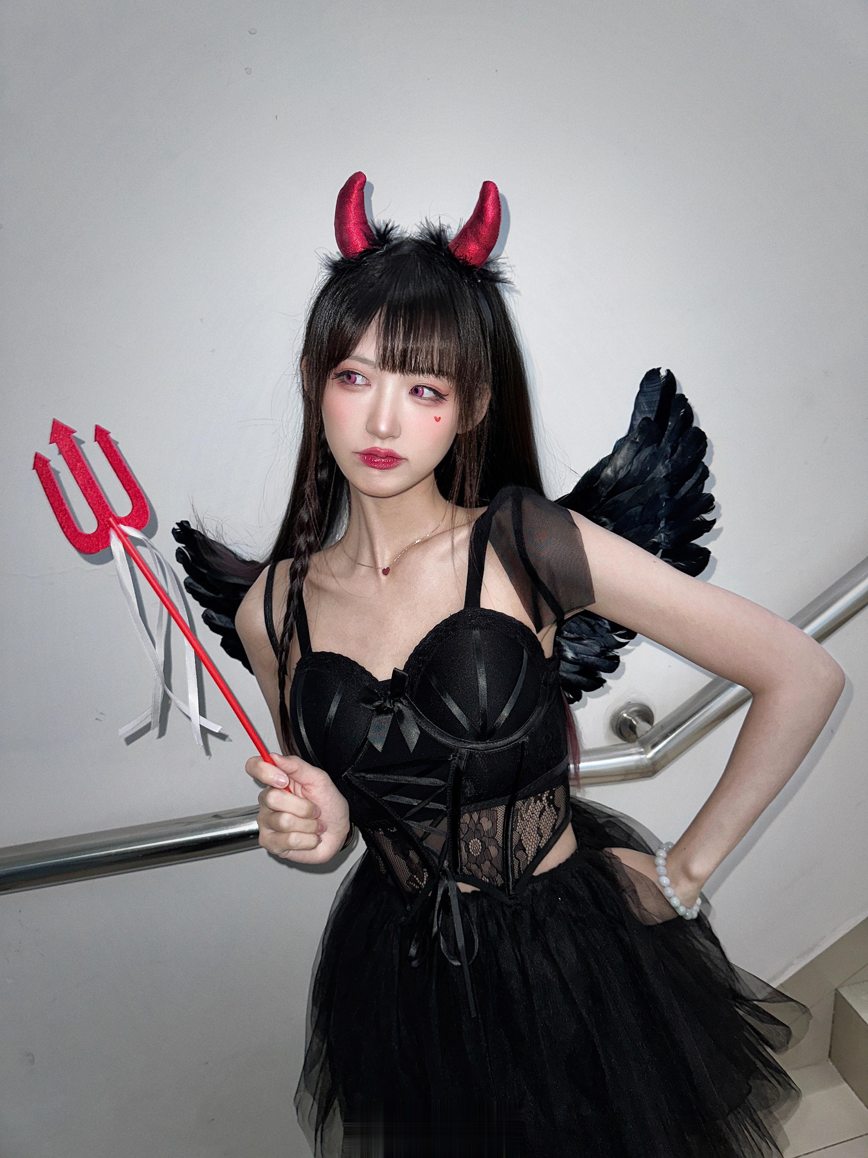 不给糖就...…👻 ​​​
