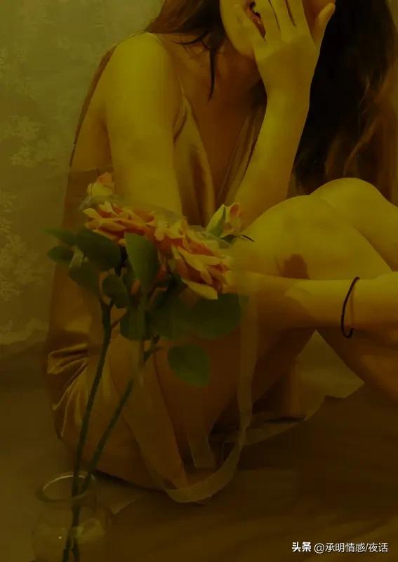 家人们！国防部吴谦那句“我们生在和平国家”，最近越品越有劲儿！全球乱成一锅粥时，