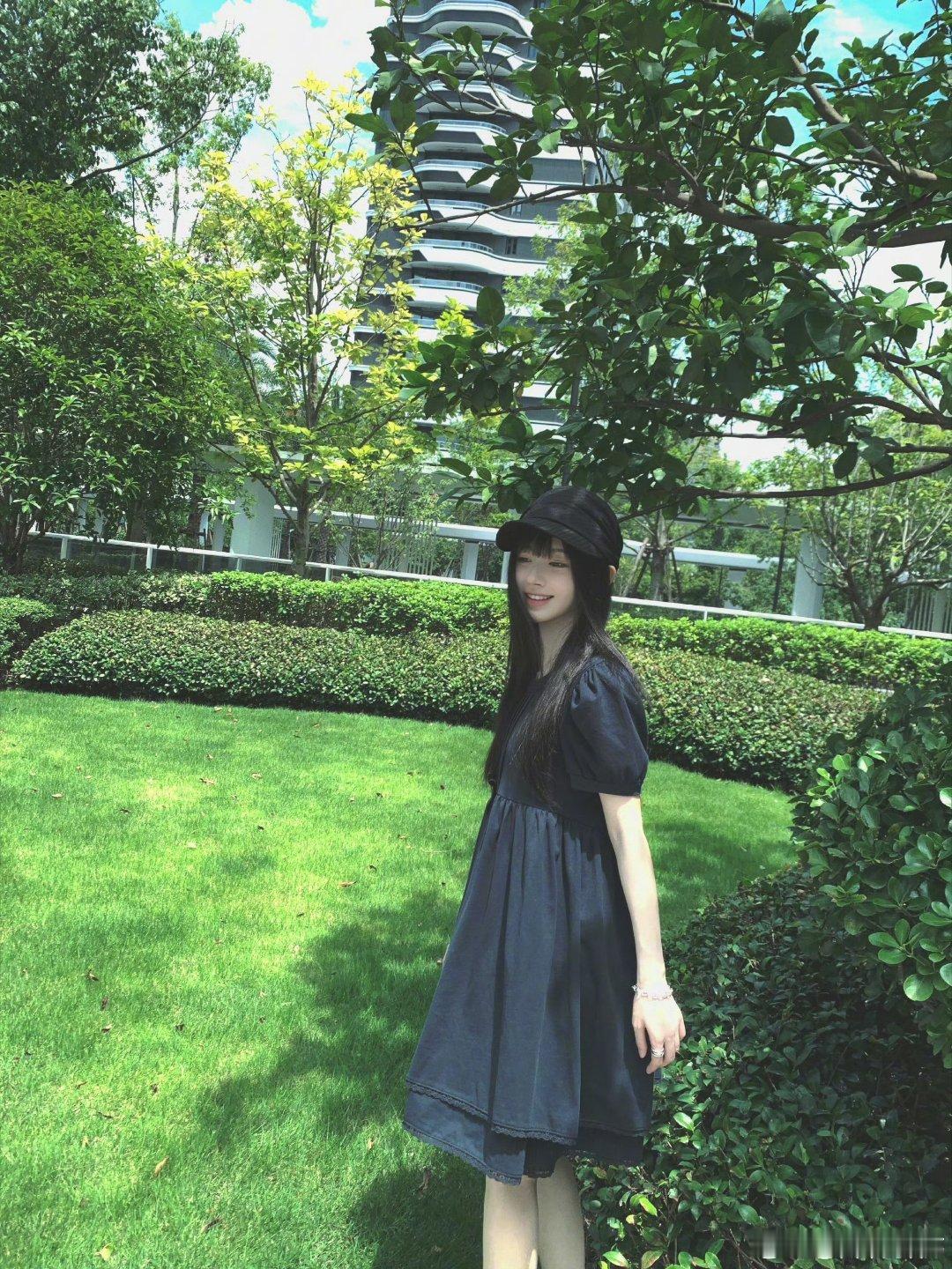 鞠婧祎[超话] jjy鞠婧祎阿黛 jjy鞠婧祎来战 "窗外有风景 笔下有前途 希