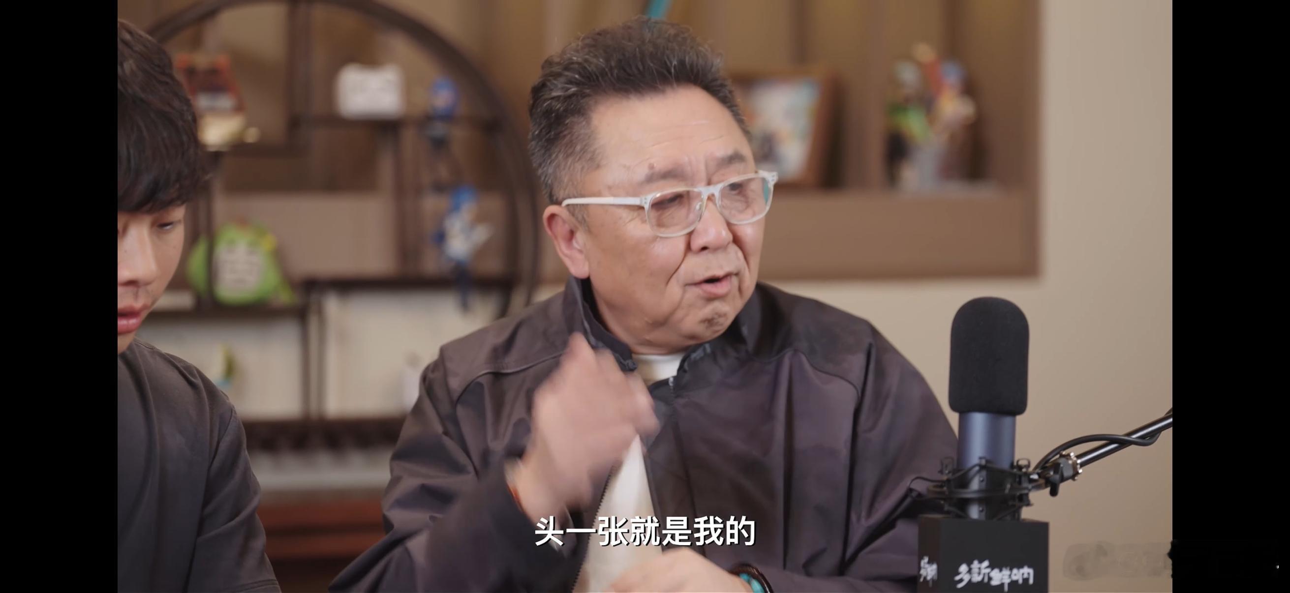 于谦最想抽到孙颖莎的小卡于谦拆卡全程高能，只想要孙颖莎小卡，激动到第一眼就看错，