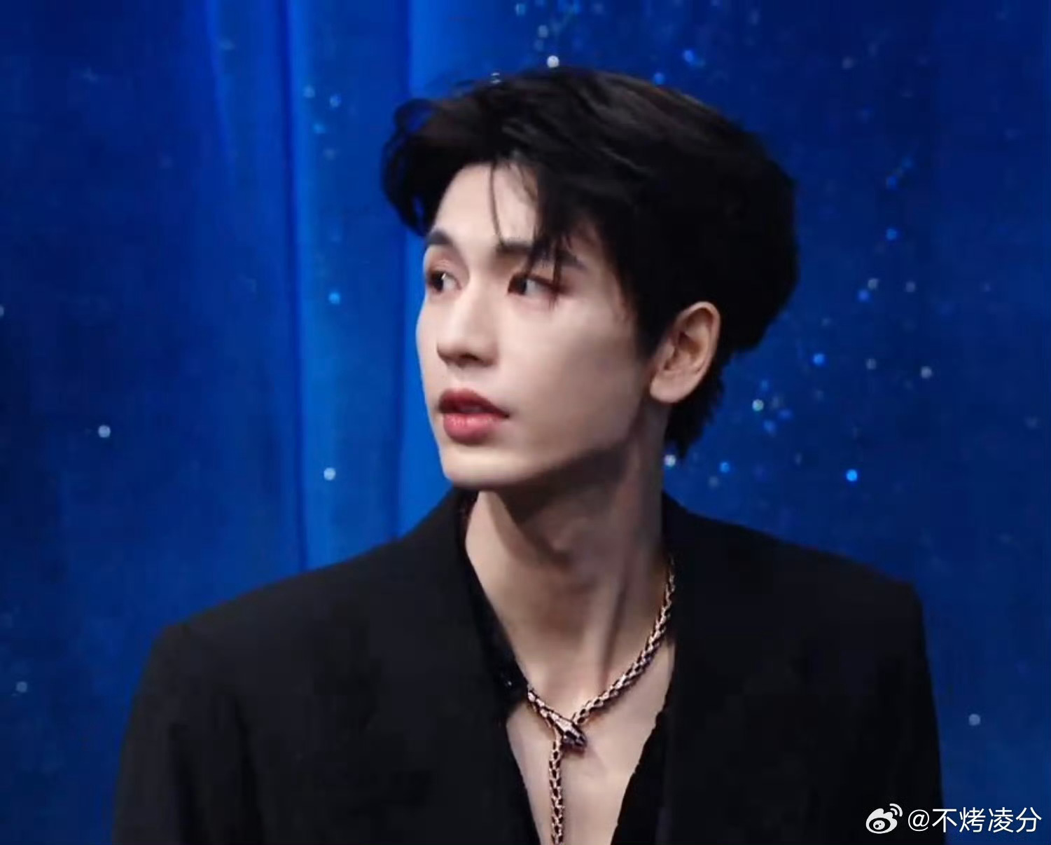 张凌赫 我老婆特别爱你  爱上张凌赫是一件轻而易举的事情 