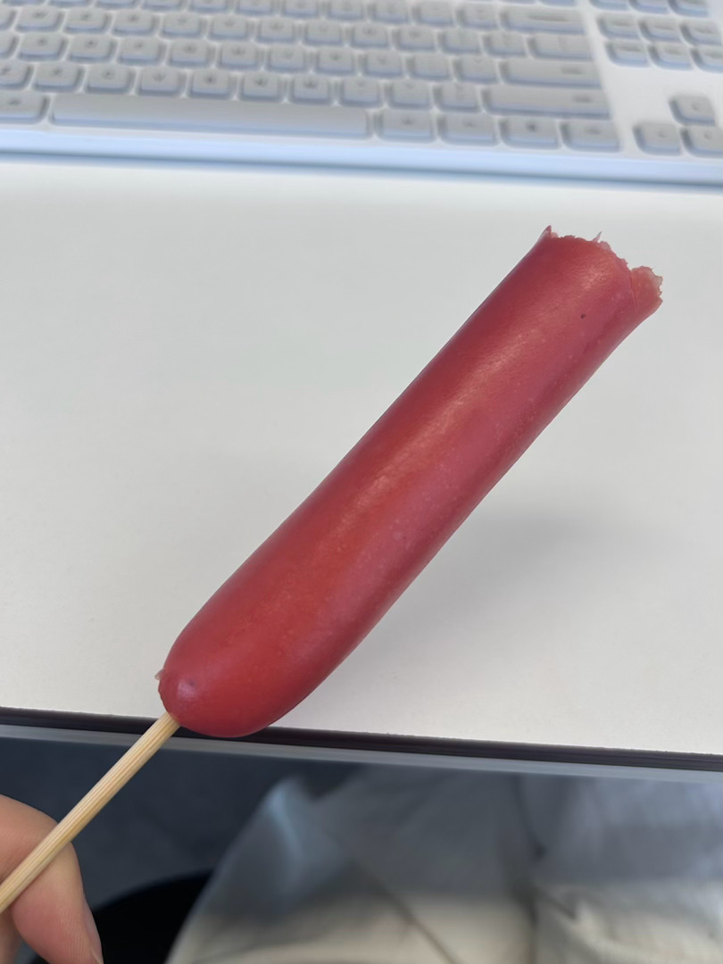下午的烤肠最香了～ 