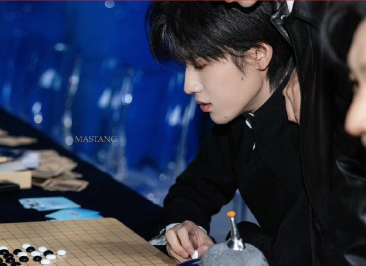 宋亚轩下棋侧颜宋亚轩后台生图 宋亚轩后台生图真的好帅啊 