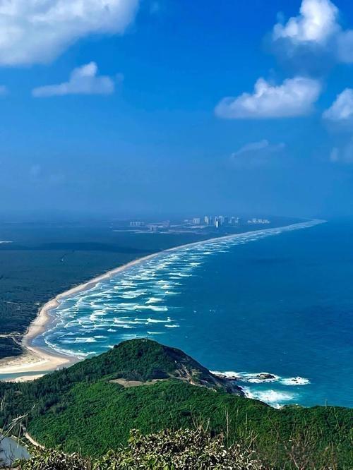 海南放大招！椰风海韵里站上高水平开放新起点
 
“海上生明月，天涯共此时”的海南