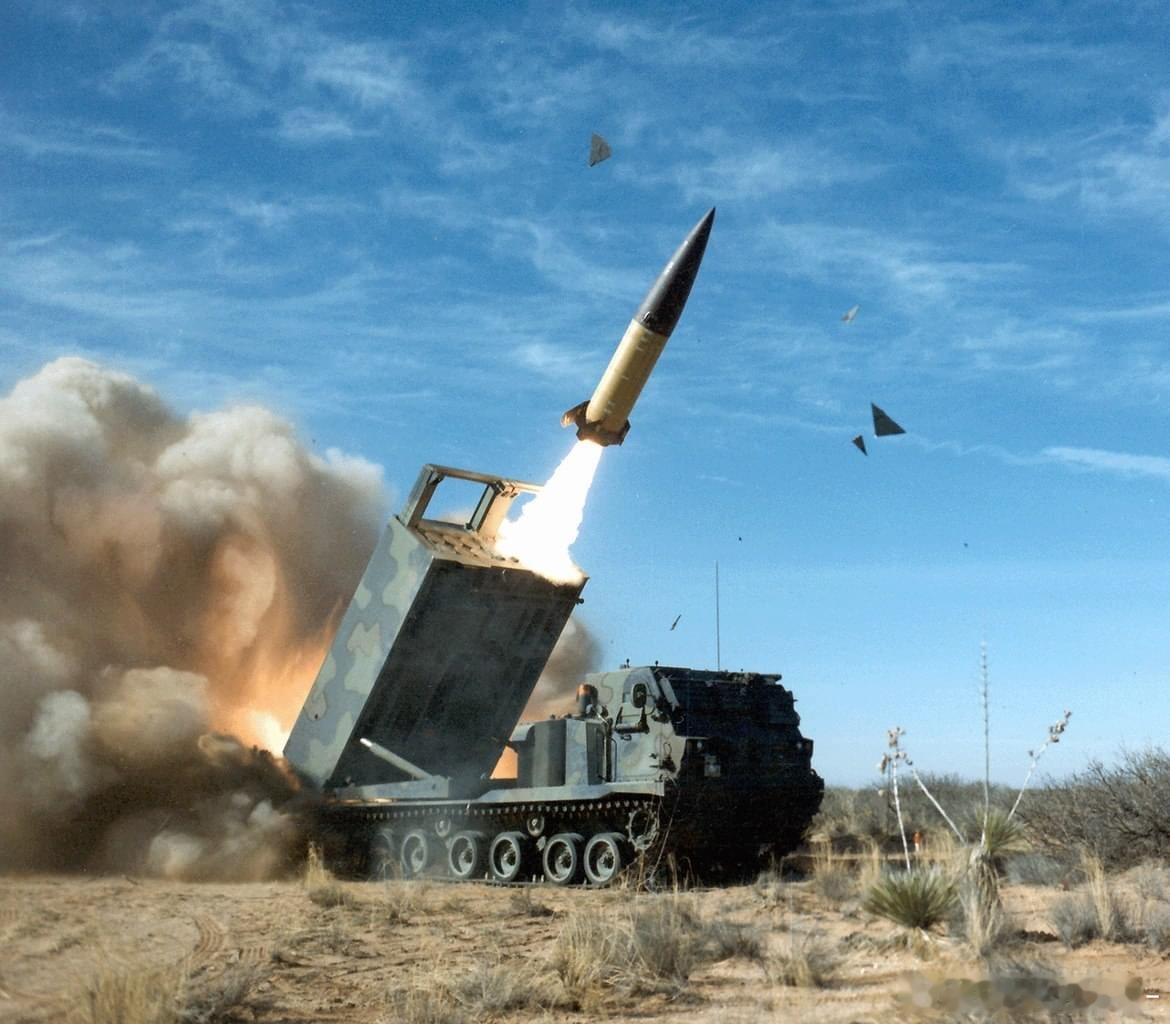 ATACMS战术导弹发射的瞬间#兵器影像##外军影像##武器装备# ​​​