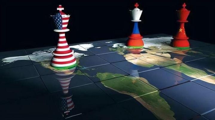 中美俄不可能形成大三角，他们之间最大的利益矛盾就是欧洲，要知道，目前桌子上最有营