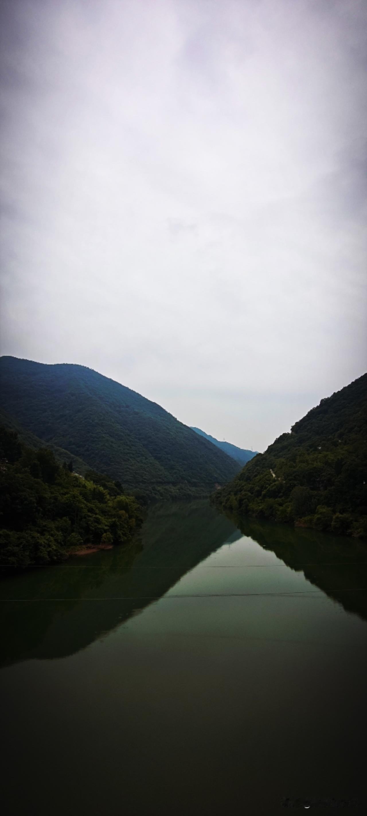 夏至至此，天空一直飘雨，对于庄家而言，下雨是一件好事。“二十分龙二十一雨，石头缝