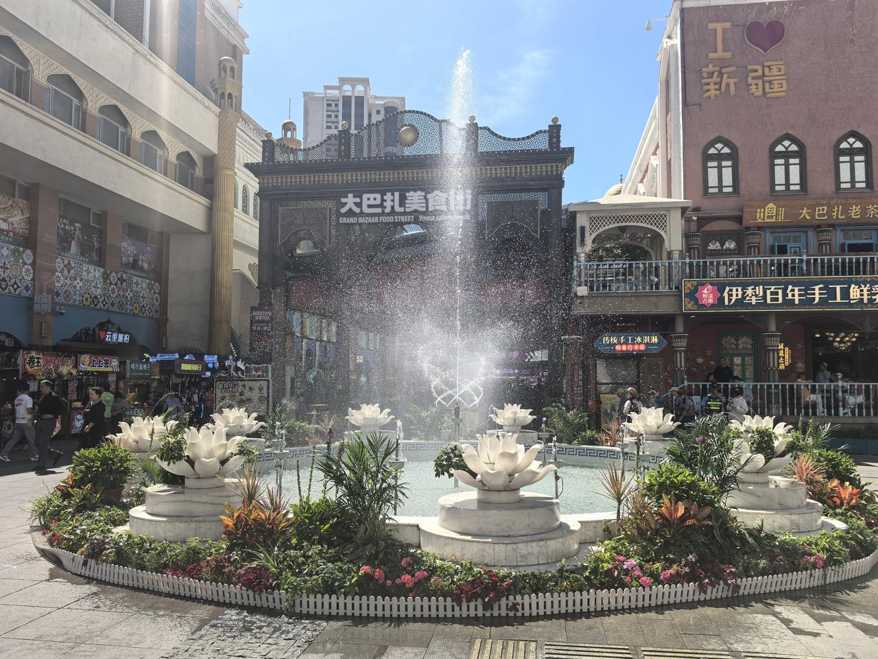 本次自驾新疆，耗时25天，行程万里，感慨良多：
1，感谢左公宗堂，当年抬棺平叛，